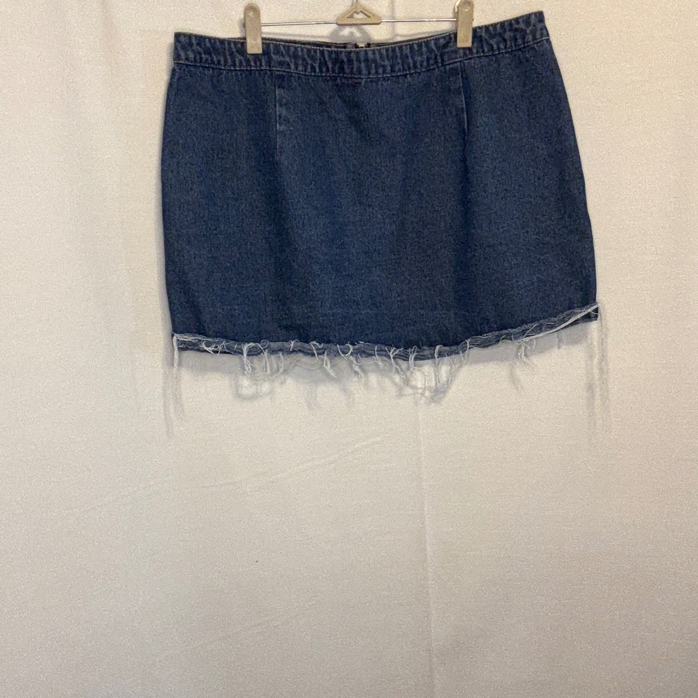 Refuge Denim Skirt Mini Distressed Hem Front Zip 1X   Fit like12/14 100% Cotton - Picture 2 of 5